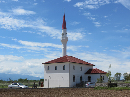 Malësia e Madhe, inaugurohet xhamia në Kullaj