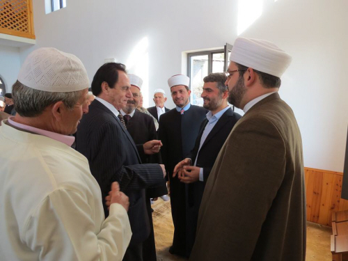 U inaugurua xhamia e re në fshatin Domën