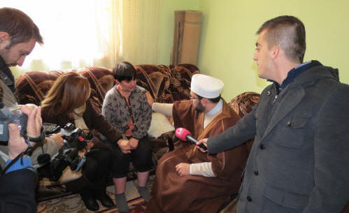 Myftinia Shkodër ndihmon 40 familje jetimësh në ekstremin e skamjes - 9 dhjetor 2013