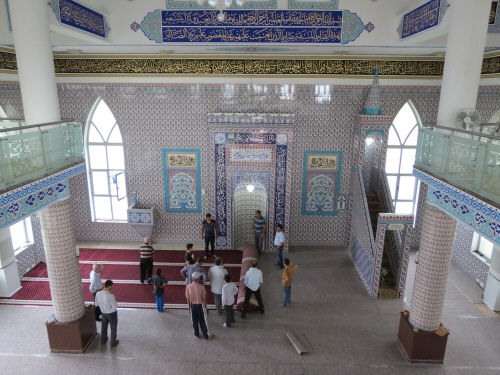 Xhamia e Parrucës zbukurohet me tapetin e ri në prag të Ramazanit 1435