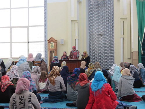 Tribuna fetare për motrat muslimane