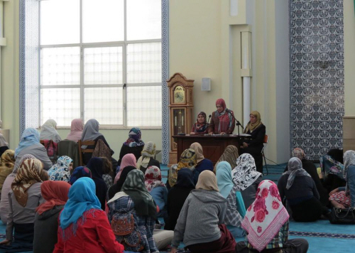Tribuna fetare për motrat muslimane