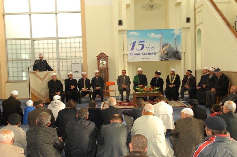 Pёrkujtohet 15 vjetori i inaugurimit tё xhamisё “Ebu Bekёr”-27 tetor 2010