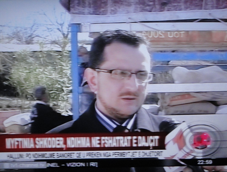 Myftinia Shkodër shpërndan ndihma për të përmbyturit në Belaj - 15 mars 2011