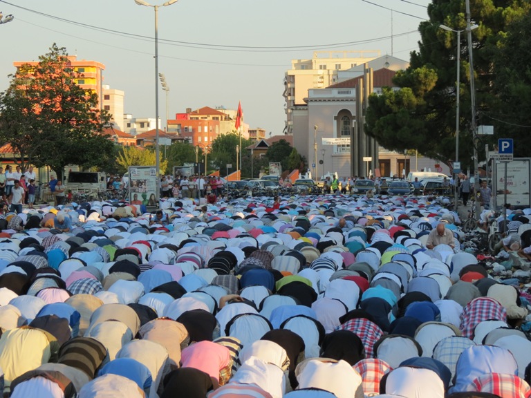Në Shkodër festohet Fitër Bajrami, dita e  madhështisë së shpirtit islam - 19 gusht 2012