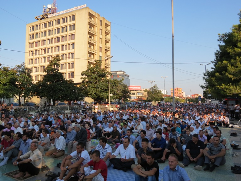 Në Shkodër festohet Fitër Bajrami, dita e  madhështisë së shpirtit islam - 19 gusht 2012