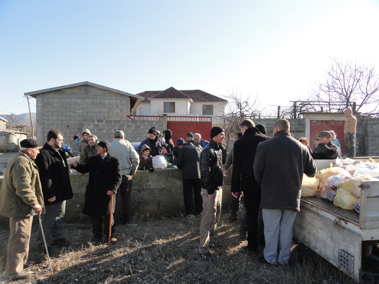 Myftinia Shkodër shpërndan ndihma për qindra familje të dëmtuara në Kuç, Zues e Muriqan-15 dhjetor 2010