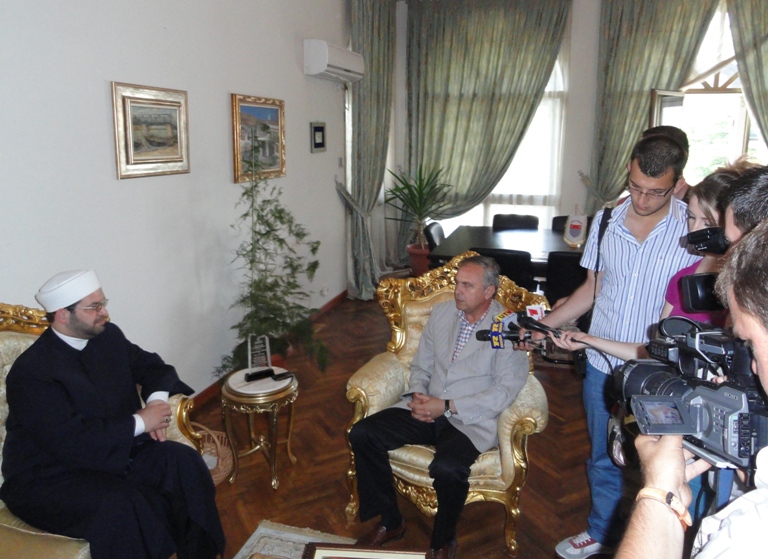 Kryetari i Bashkisë Shkodër premton zgjidhjen e çështjes së vakëfit - 2 qershor 2011