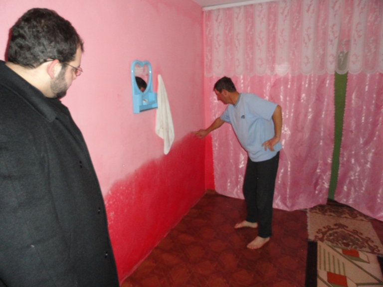 Myftiu inspekton shtëpi të dëmtuara në fshatin Trush -16 dhjetor 2010