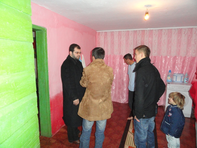 Myftiu inspekton shtëpi të dëmtuara në fshatin Trush -16 dhjetor 2010