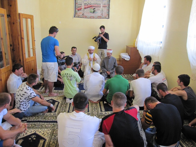 Myftiu i Shkodrёs falet dhe lutet me tё burgosurit e Shёnkollit-24 gusht 2010