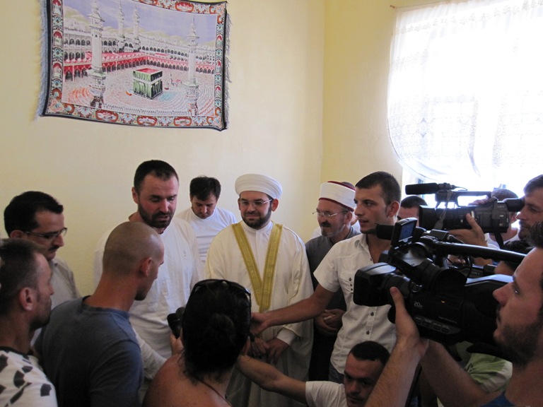 Myftiu i Shkodrёs falet dhe lutet me tё burgosurit e Shёnkollit-24 gusht 2010