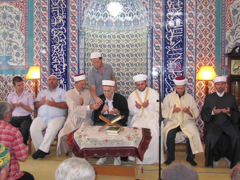 Muslimanёt e Shkodrёs presin Natёn e Gjysmёs sё Shabanit - 26 korrik 2010