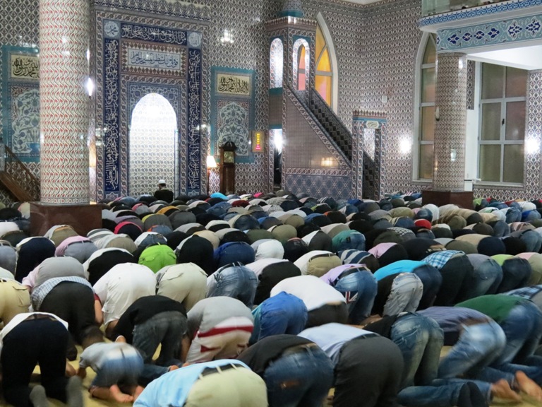 Adhurimet e Natës së Kadrit mbushin xhamitë e Shkodrës - 14 gusht 2012
