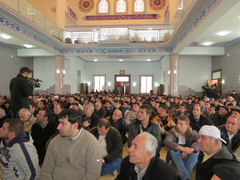 Myftiu, muslimanëve të Shkodrës: “Faleminderit dhe mirënjohje!” - Parrucë, 01 shkurt 2013