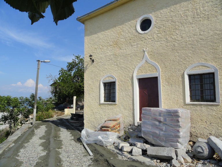 Myftiu inspekton punimet në xhaminë e lagjes Zogaj - 1 qershor 2011