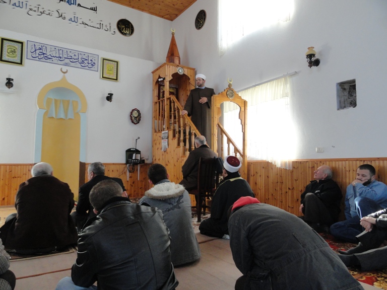 Myftiu flet për pronat nga xhamia e Zogajve - 14 janar 2011