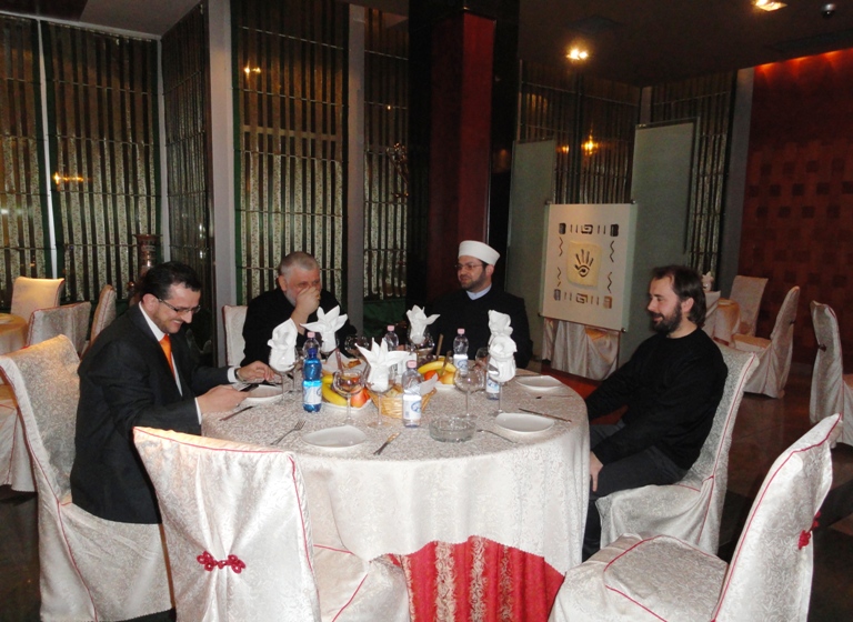Një darkë miqësore në mesin e drejtuesve të komuniteteve fetare në Shkodër - 30 janar 2011