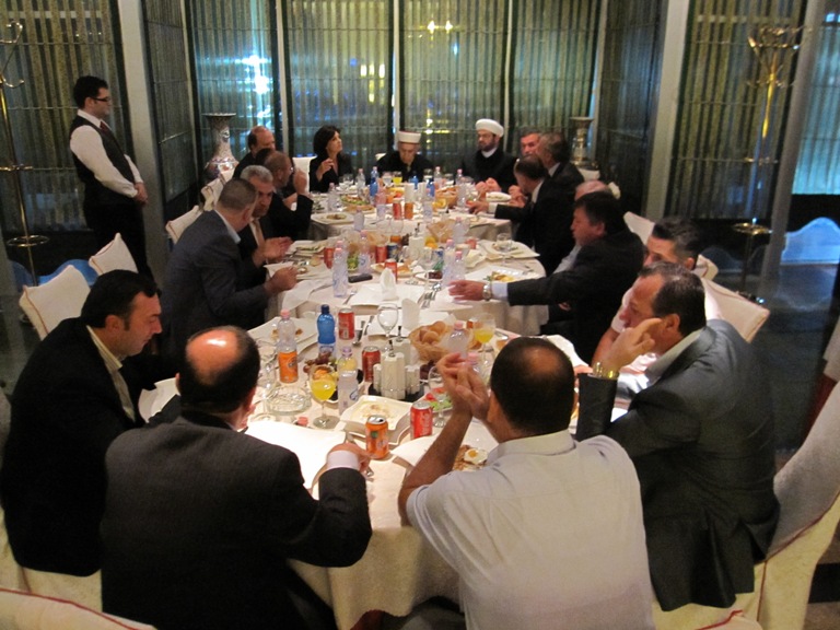 Myftinia shtron njё iftar me deputetёt e biznesmenё tё Shkodrёs-7 shtator 2010