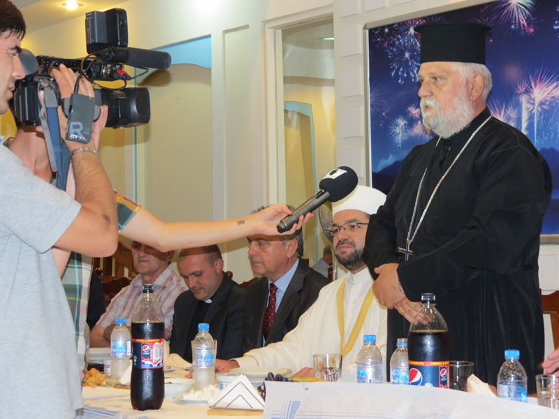 Bashkia Shkodër shtron iftarin tradicional të harmonisë së besimit - 31 korrik 2013
