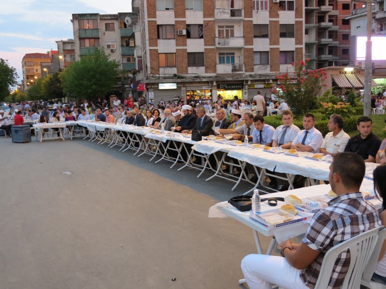 Iftar i madh në sheshin e Parrucës - 2 gusht 2012