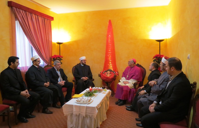 Myftiu i Shkodrës uron drejtuesit fetarë dhe besimtarët e krishterë - 25 dhjetor 2011