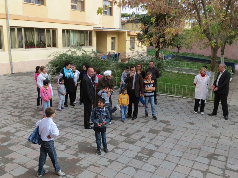 Myftinia Shkodër shpërndan ndihma për Azilin dhe Jetimoren e qytetit - 7 nëntor 2011