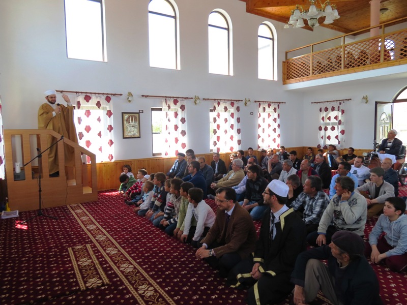 Myftiu mban hytben e parë në xhaminë e re të fshatit Kuç - 19 prill 2013